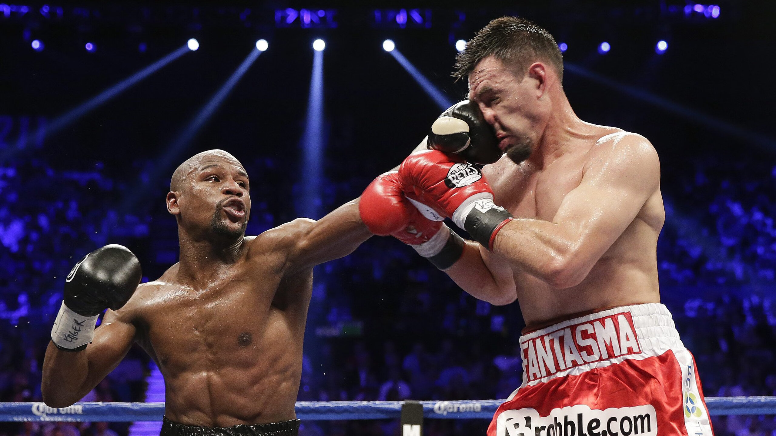 詹姆斯彻底打爆防线，新疆队全面压制雄鹿，战术解析与比赛启示