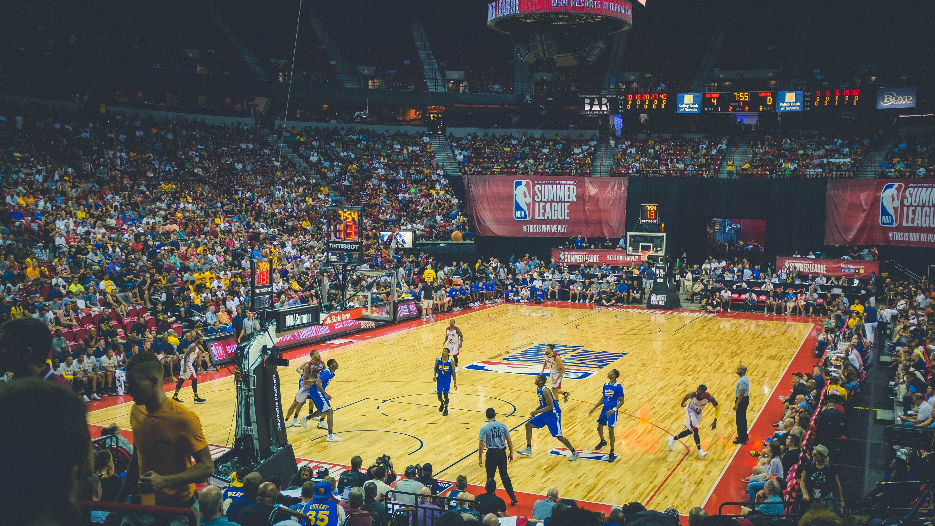 詹姆斯里程碑夜撕裂浙江防线，活塞用团队篮球写下未来宣言